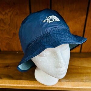 The North Face Nylon Navy Blue Gray Reversible Packable Bucket Hat size S-M
